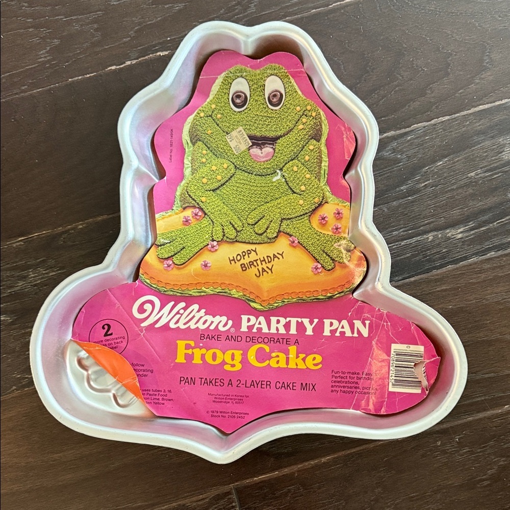 Wilton Frog Cake Party Pan - Silver and Pink
